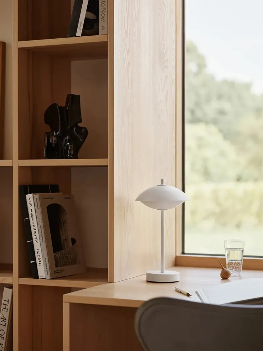 Fritz Hansen Clam Portable Lamp fra> Portable Lamper|Spots