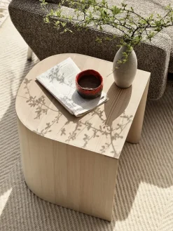 Fritz Hansen CM210 Taburet, fyrretræ af Cecilie Manz> Skamler