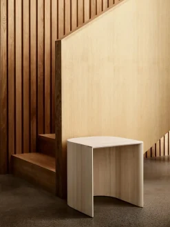 Fritz Hansen CM210 Taburet, fyrretræ af Cecilie Manz><noscript><img width=