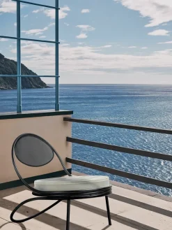 GUBI Copacabana Lounge Chair, black semi matt fra> Lænestole