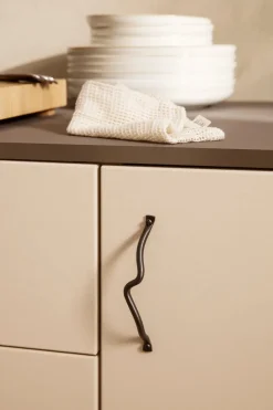 Ferm Living Curvature handle fra> Knagerækker|Entrémøbler
