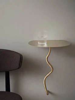 Ferm Living Curvature Wall Table fra> Sideborde Og Små Borde