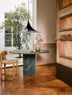 GUBI Daumiller Side Chair, black pine fra><noscript><img width=