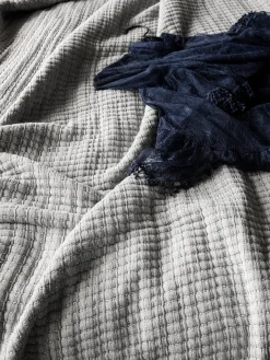 Ferm Living Daze sengetæppe fra><noscript><img width=