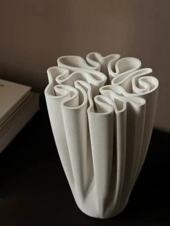 Ferm Living Dedali Vase fra><noscript><img width=