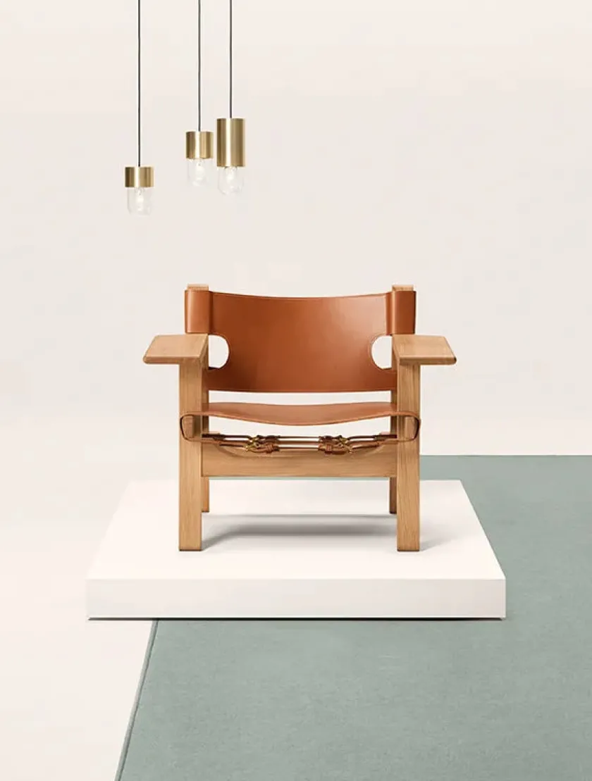 Fredericia Furniture Den Spanske Stol i sort læder, valnød olie af Børge Mogensen> Lænestole