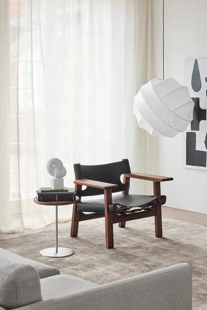 Fredericia Furniture Den Spanske Stol i sort læder, eg sæbe af Børge Mogensen> Lænestole
