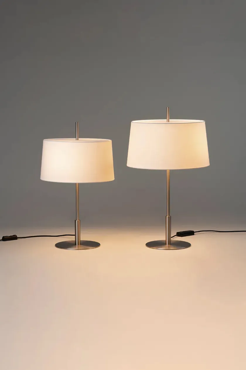 Santa & Cole Diana Menor Bordlampe fra Santa and Cole> Spots