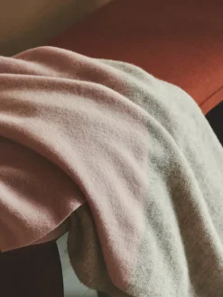 Silkeborg Uldspinderi Drejø Plaid, rosa fra><noscript><img width=
