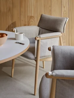 Carl Hansen & Søn E005 Embrace Chair af EOOS><noscript><img width=
