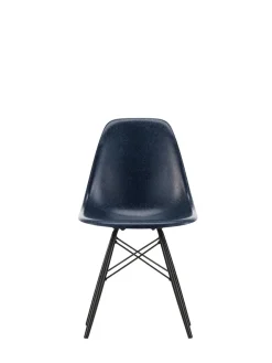 Vitra Eames Fiberglass Chair DSW, sortlakeret ahorn fra><noscript><img width=