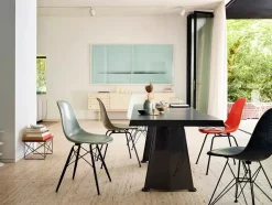 Vitra Eames Fiberglass Chair DSX, sortlakeret fra> Spisebordsstole