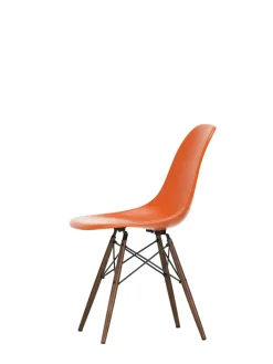 Vitra Eames Fiberglass Chair DSW, mørkbejdset ahorn fra><noscript><img width=