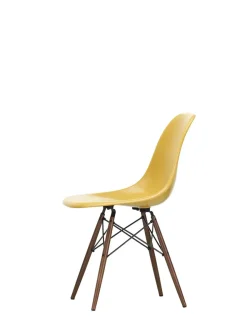 Vitra Eames Fiberglass Chair DSW, mørkbejdset ahorn fra><noscript><img width=