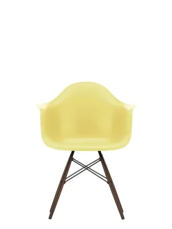 Vitra Eames Plastic Armchair DAW, mørkbejdset ahorntræ fra><noscript><img width=