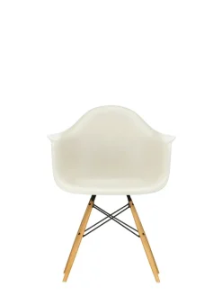 Vitra Eames Plastic Armchair DAW, ahorntræ fra><noscript><img width=