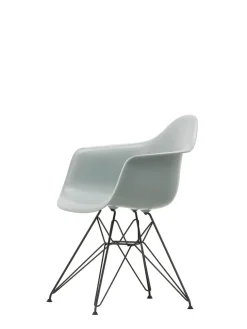 Vitra Eames Plastic Armchair DAR, sort pulverlakering fra><noscript><img width=