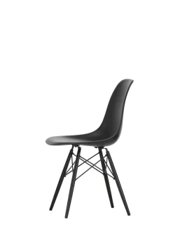 Vitra Eames Plastic Side Chair DSW, sortlakeret ahorntræ fra><noscript><img width=
