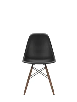 Vitra Eames Plastic Side Chair DSW, mørkbejdset ahorntræ fra><noscript><img width=