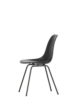 Vitra Eames Plastic Side Chair DSX, sort pulverlakeret fra><noscript><img width=