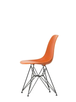 Vitra Eames Plastic Side Chair DSR, sort pulverlakeret fra><noscript><img width=