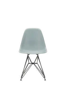 Vitra Eames Plastic Side Chair DSR, sort pulverlakeret fra><noscript><img width=