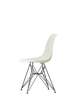 Vitra Eames Plastic Side Chair DSR, sort pulverlakeret fra><noscript><img width=