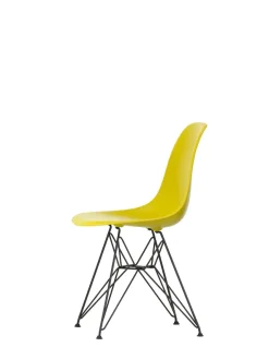 Vitra Eames Plastic Side Chair DSR, sort pulverlakeret fra><noscript><img width=