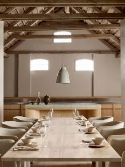 Fritz Hansen Essay Spisebord af Cecilie Manz><noscript><img width=