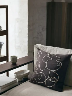 Ferm Living Figure Cushion, coffee/sand fra> Puder Og Plaider|Puder
