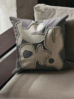Ferm Living Figure Cushion, grey blue/off-white fra> Puder Og Plaider|Puder