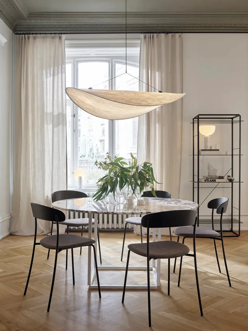 New Works Florence Spisebord Ø145, gris du marais/beige grey fra> Spiseborde