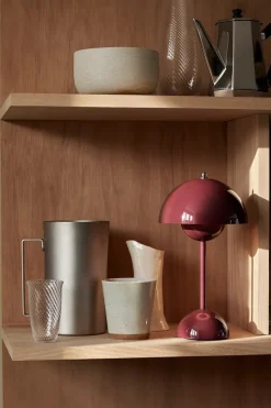 &Tradition Flowerpot Portable VP9 Bordlampe af Verner Panton><noscript><img width=