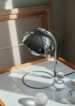 &Tradition Flowerpot VP4 bordlampe af Verner Panton><noscript><img width=