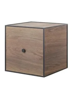 Audo Copenhagen Frame 35 med låge fra> Reoler
