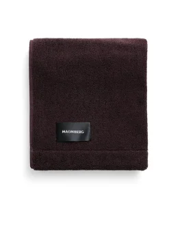 Magniberg Gelato Towel, cherry brown fra> Badeværelsestekstiler