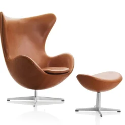 Fritz Hansen Ægget, Sort Essential læder, med returdrej inkl. skammel af Arne Jacobsen><noscript><img width=