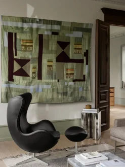 Fritz Hansen Ægget, sort læder/aluminium af Arne Jacobsen> Lænestole