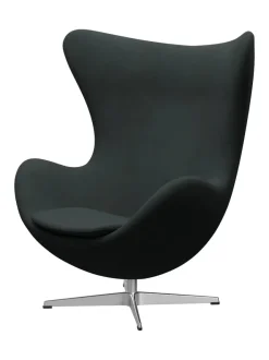 Fritz Hansen Ægget, sort læder/aluminium af Arne Jacobsen><noscript><img width=