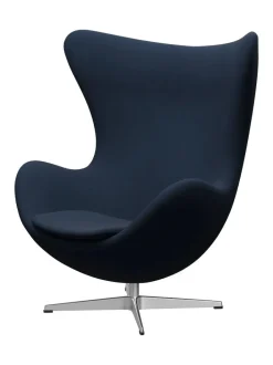 Fritz Hansen Ægget, sort læder/aluminium af Arne Jacobsen><noscript><img width=