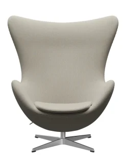 Fritz Hansen Ægget, sort læder/aluminium af Arne Jacobsen><noscript><img width=
