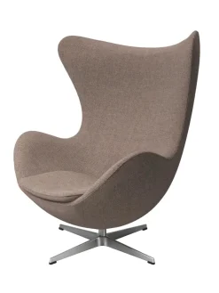 Fritz Hansen Ægget, sort læder/aluminium af Arne Jacobsen><noscript><img width=