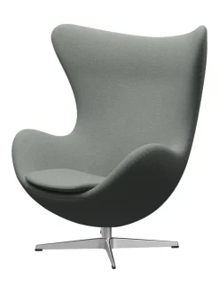Fritz Hansen Ægget, sort læder/aluminium af Arne Jacobsen><noscript><img width=