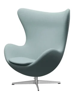 Fritz Hansen Ægget, sort læder/aluminium af Arne Jacobsen><noscript><img width=
