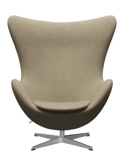 Fritz Hansen Ægget, sort læder/aluminium af Arne Jacobsen><noscript><img width=