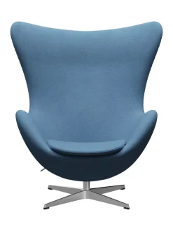 Fritz Hansen Ægget, sort læder/aluminium af Arne Jacobsen><noscript><img width=
