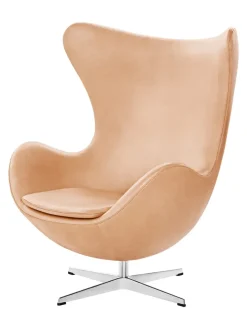Fritz Hansen Ægget, sort læder/aluminium af Arne Jacobsen><noscript><img width=
