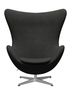 Fritz Hansen Ægget, sort læder/aluminium af Arne Jacobsen><noscript><img width=