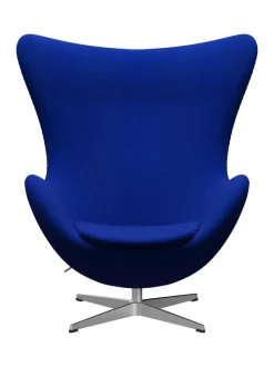 Fritz Hansen Ægget, sort læder/aluminium af Arne Jacobsen><noscript><img width=