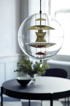 Verpan Globe, Brass Finish pendel Ø40 af Verner Panton><noscript><img width=